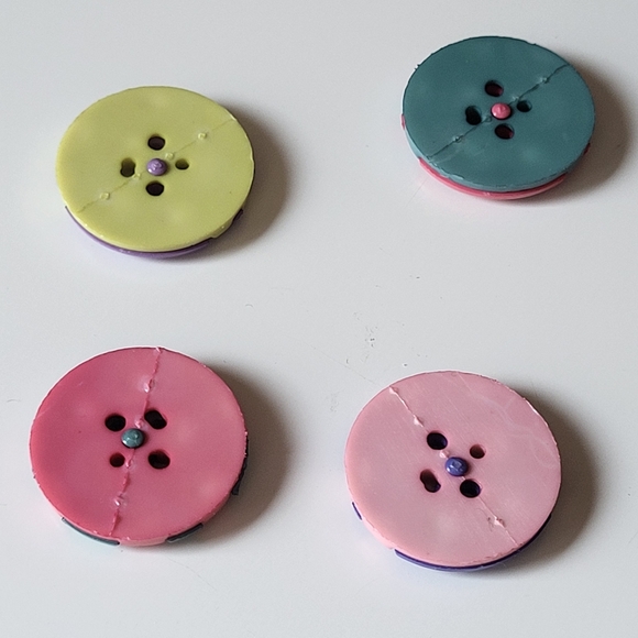 Vintage Lot of Plastic Round Polka Dot Pastel Four Hole Sewing Buttons ~ 4pcs - Picture 10 of 13